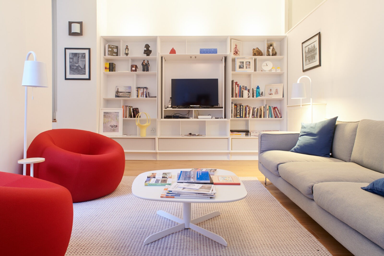 agencement intérieur mobilier meuble sur mesure bibliothèque architecture design laque blanc