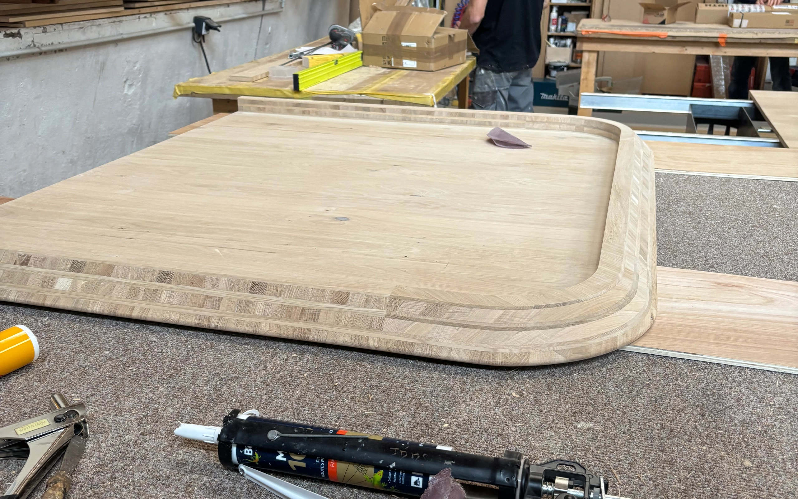 Table de réunion sur mesure en bois teinté